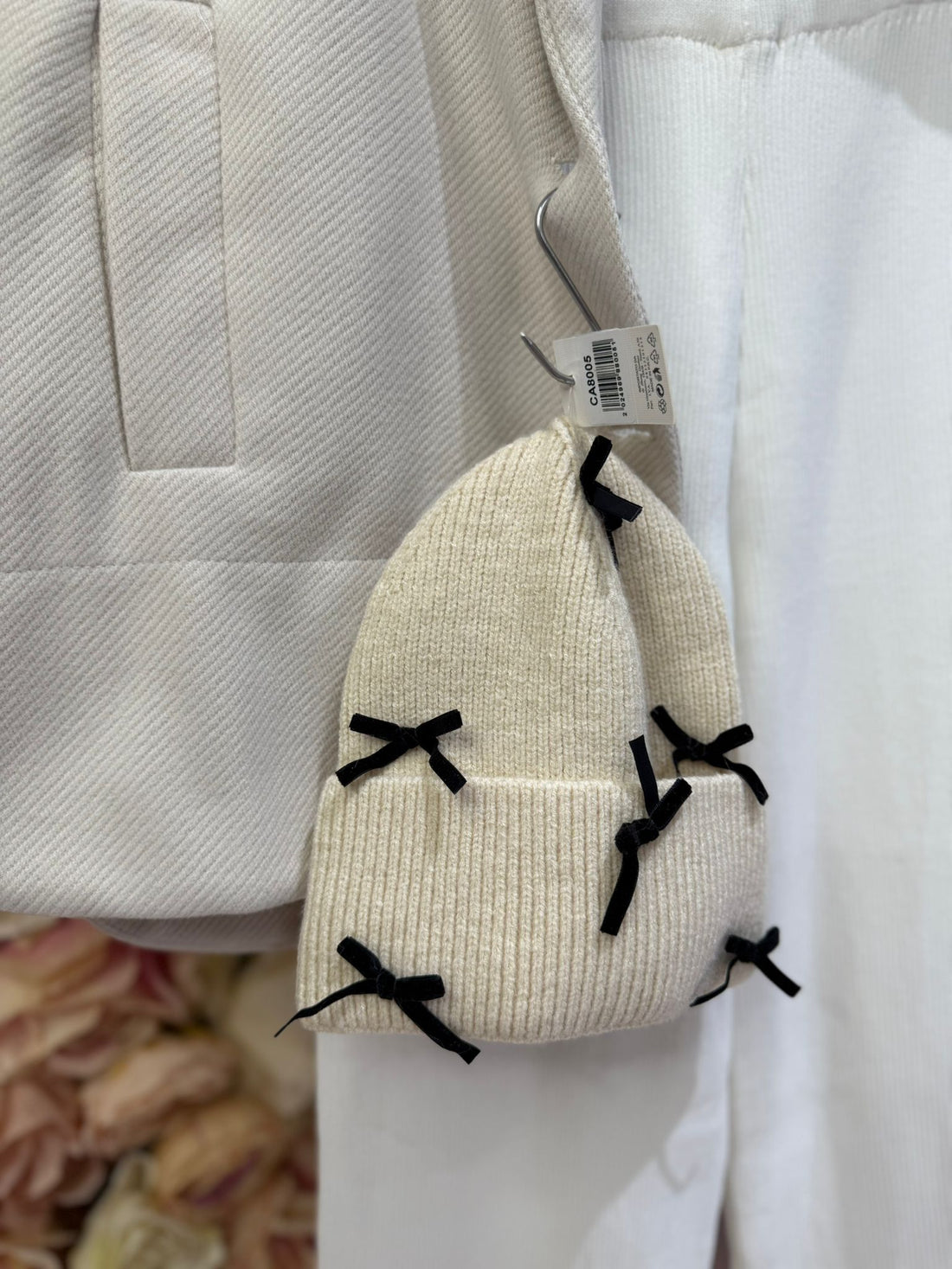 Cappellino Fiocchi Neri Base Beige ♥